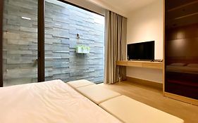 C&M Hotel